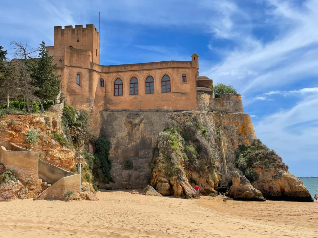Castillo de Ferragudo, un pueblo imprescindible en el Algarve