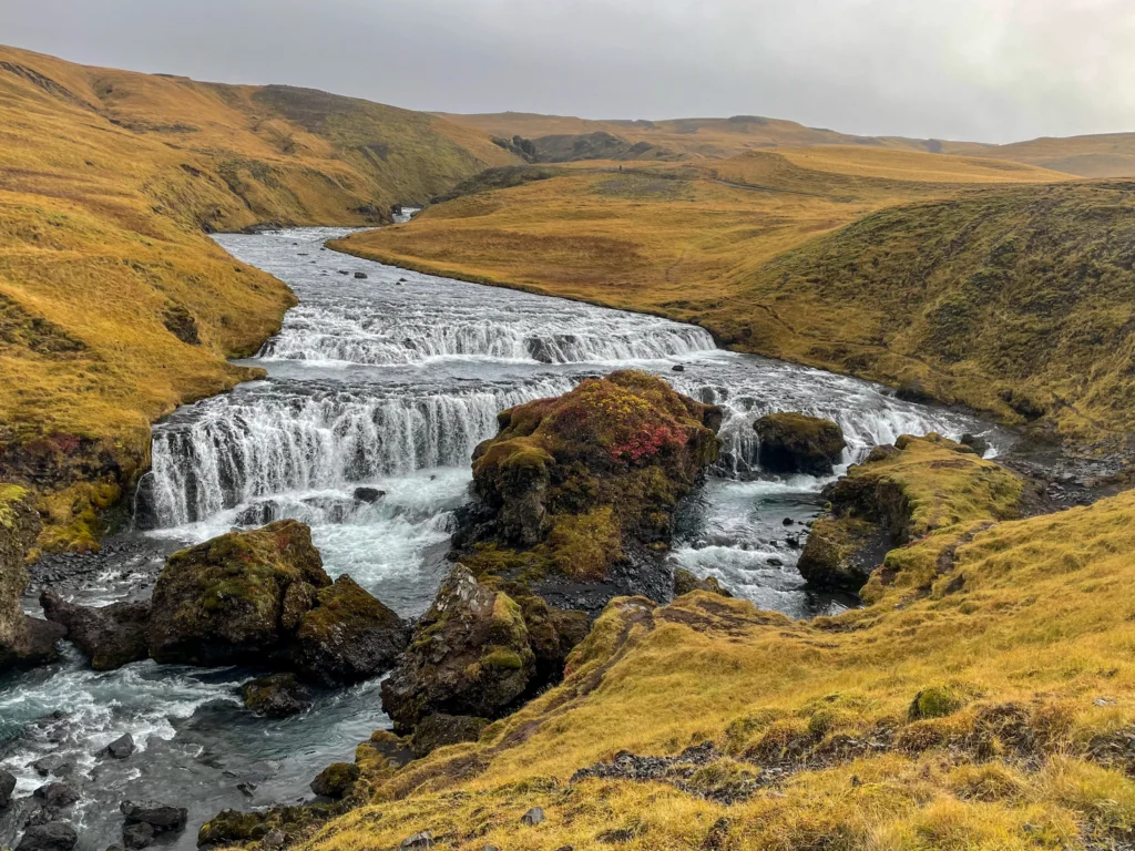 Comienzo del Fimmvorduhals trail, que sale de Skógafoss