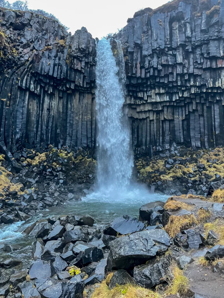 Svartifoss, la cascada rodeada de columnas de basalto en el PN Skaftafell