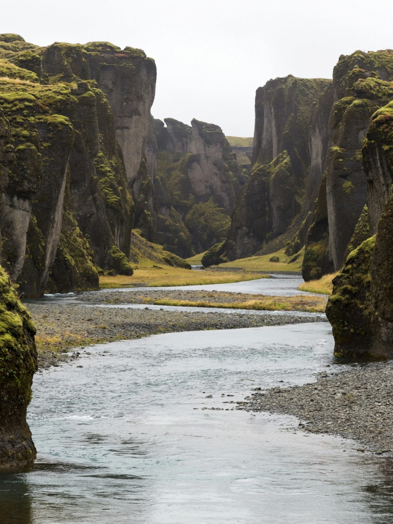 Cañón Fjadrargljufur, una parada imprescindible en tu ruta de 10 días por Islandia