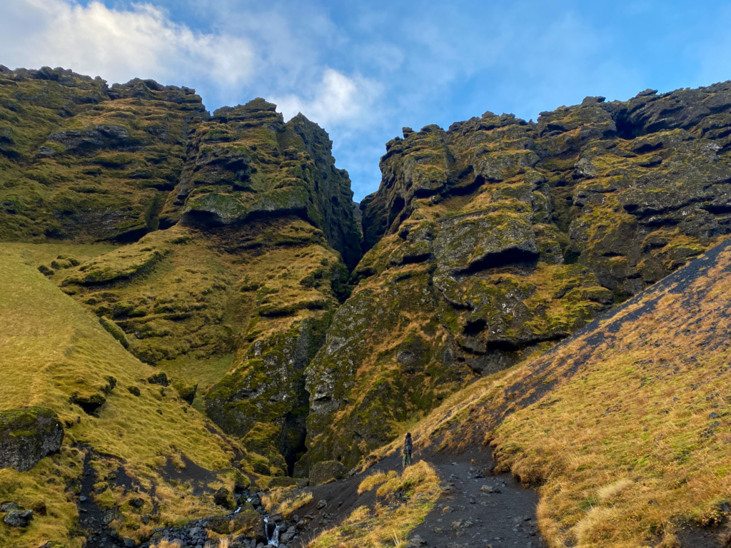 Garganta Rauðfeldsgjá, uno de los mejores lugares que visitar en la península de Snæfellsnes