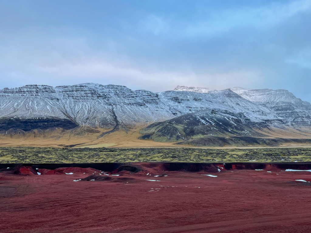 Vistas de los campos de lava en un volcán poco conocido de la península de Snæfellsnes