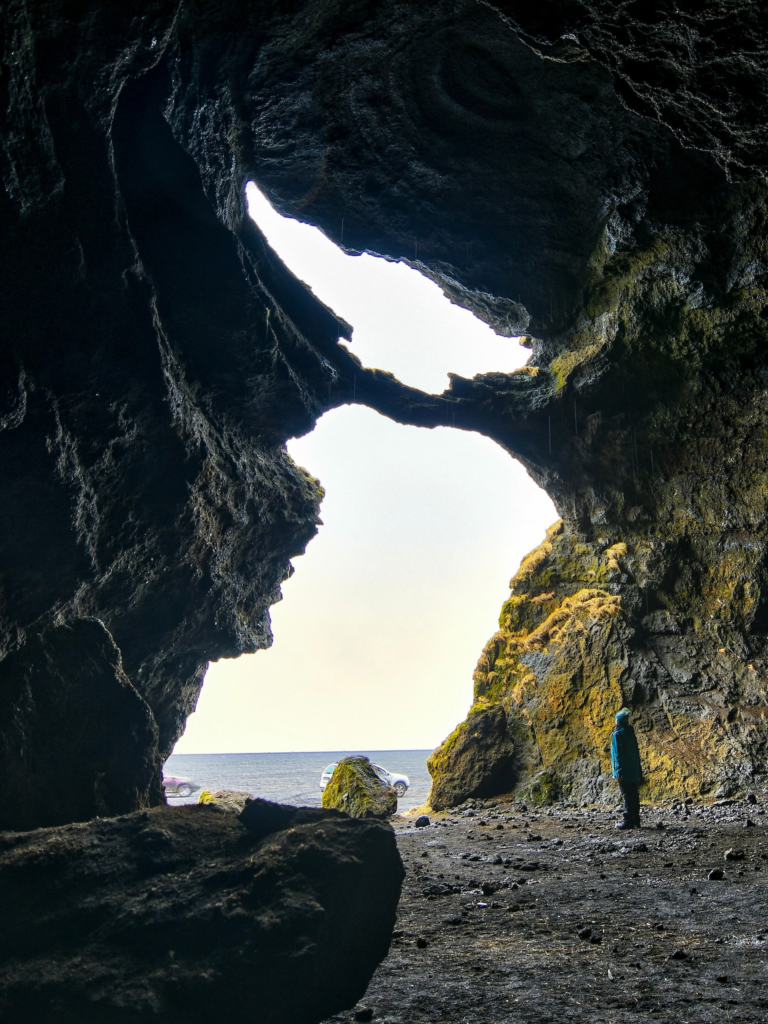 Yoda Cave. Foto de <a href="https://unsplash.com/es/@perventuator?utm_content=creditCopyText&utm_medium=referral&utm_source=unsplash">Bibhash (Polygon.Cafe) Banerjee</a>