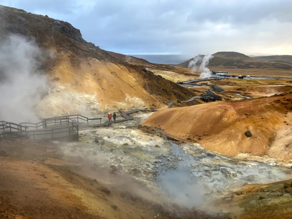 Zona geotérmica de Seltún, una de las áreas geotermales más accesibles de Islandia