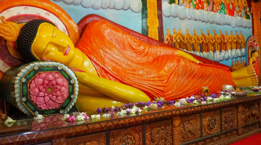 Buda tumbado en Anuradhapura, Sri Lanka