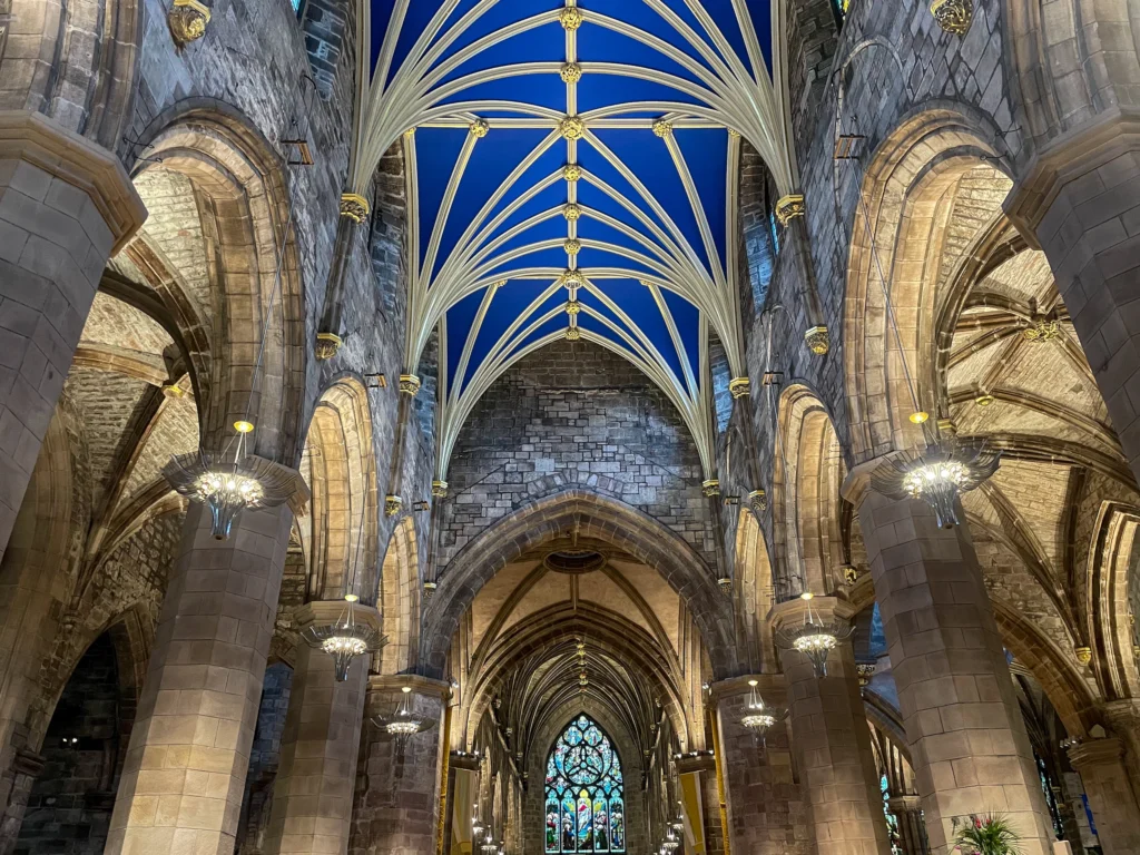 Interior catedral St Giles, un imprescindible de Edimburgo