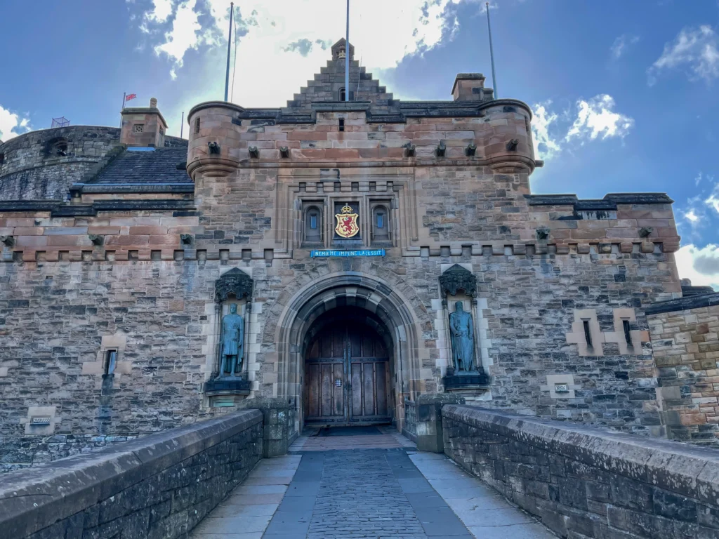 Puertas del Castillo de Edimburgo, un imprescindible