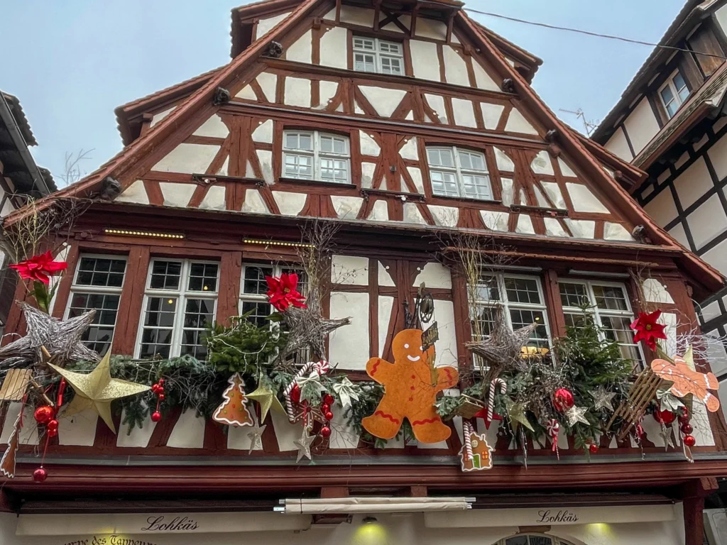 Decoración navideña en Estrasburgo, uno de los mejores destinos de Navidad en Europa