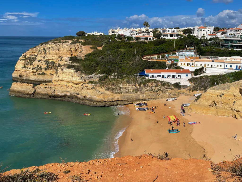 Playa de Benagil, uno de los puntos de partida para visitar la Cueva del mismo nombre