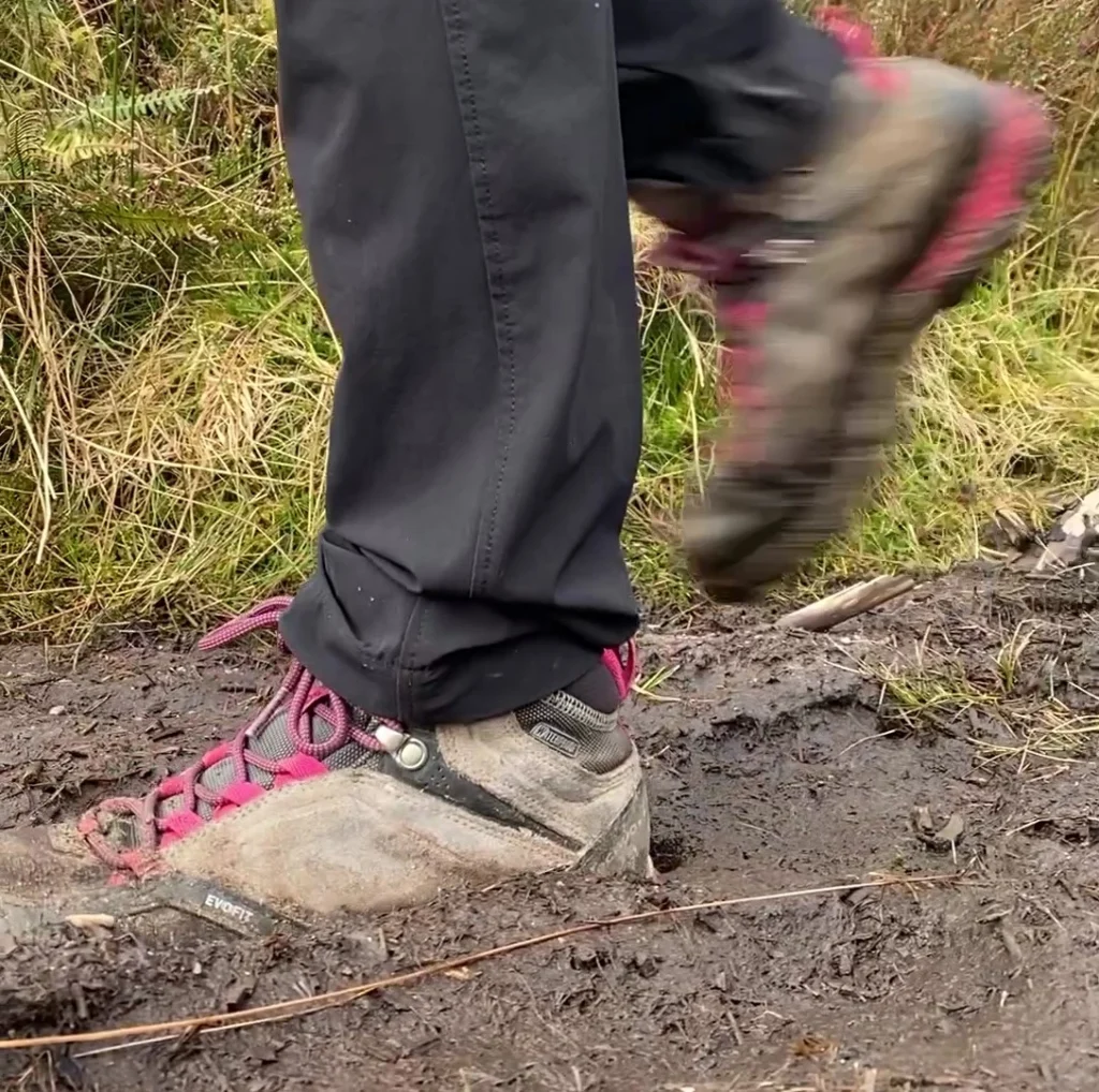 Botas impermeables, un imprescindible en tu maleta para viajar a Escocia