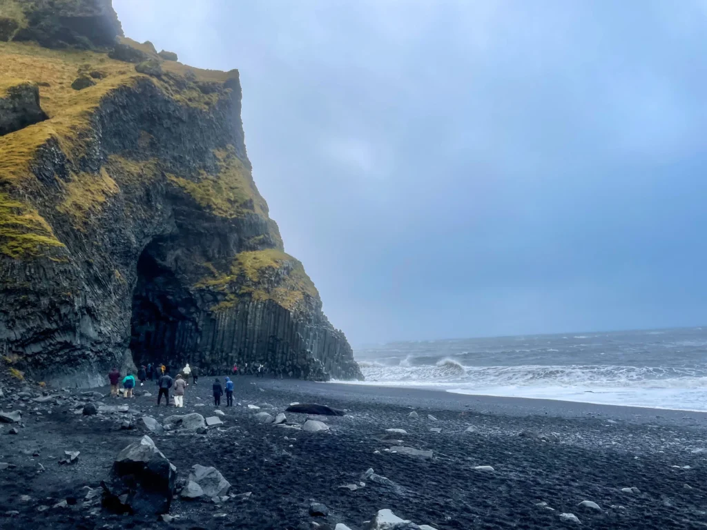 Reynisfjara Beach la playa más peligrosa de Islandia